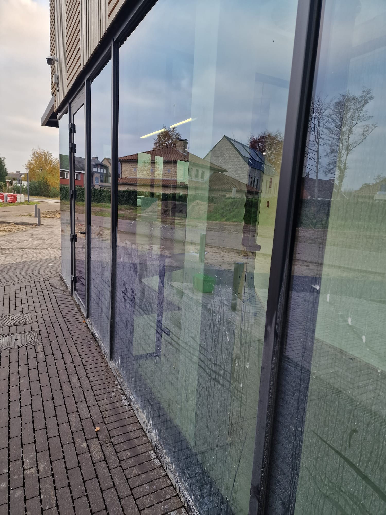 Glasbewassing voor showroom